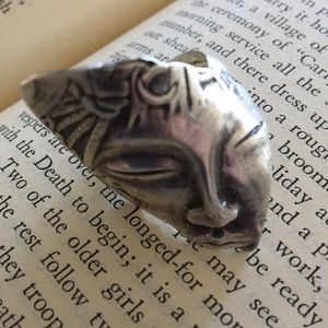 Diamond shaped sultry face Ring